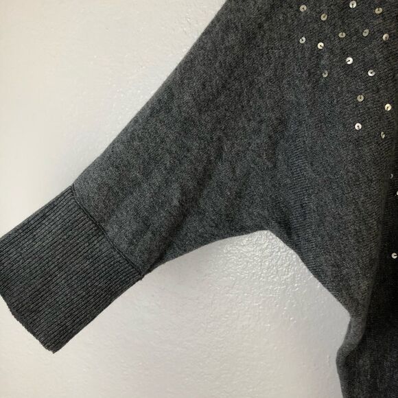 Elle. Gray Deep V-neck Sequin details short sleeve blouse  size XS - Picture 3 of 8